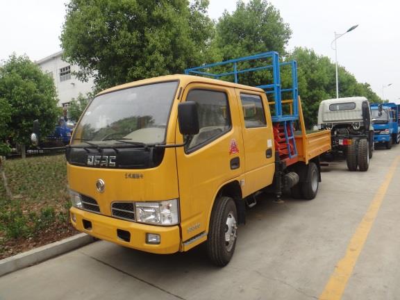 東風(fēng)8-10米高空作業(yè)平臺(tái)車(chē)