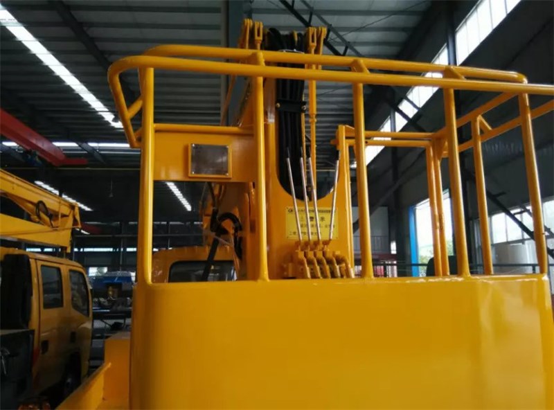 東風(fēng)雙排高空作業(yè)車(chē){12米.14米.16米}