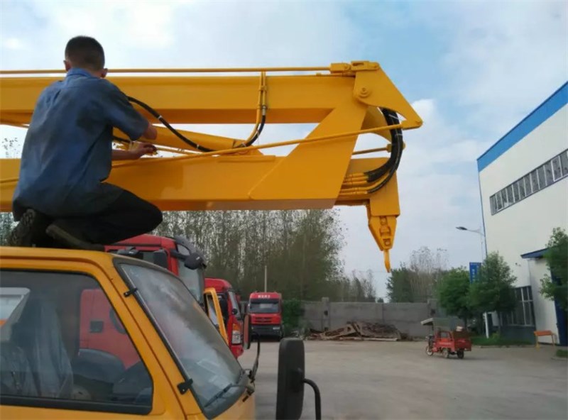 東風(fēng)雙排高空作業(yè)車(chē){12米.14米.16米}