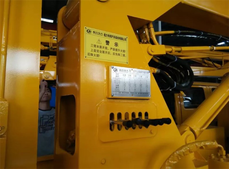 東風(fēng)雙排高空作業(yè)車(chē){12米.14米.16米}