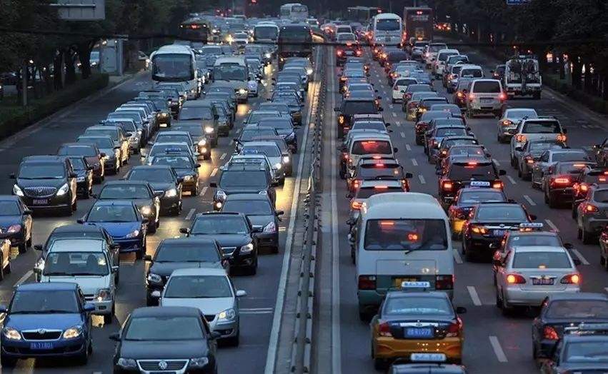 如何預(yù)防汽車自燃，萬一發(fā)生自燃該怎么辦？