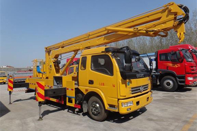 東風多利卡18米高空作業(yè)車