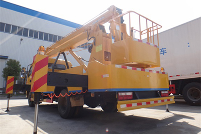 東風多利卡18米高空作業(yè)車