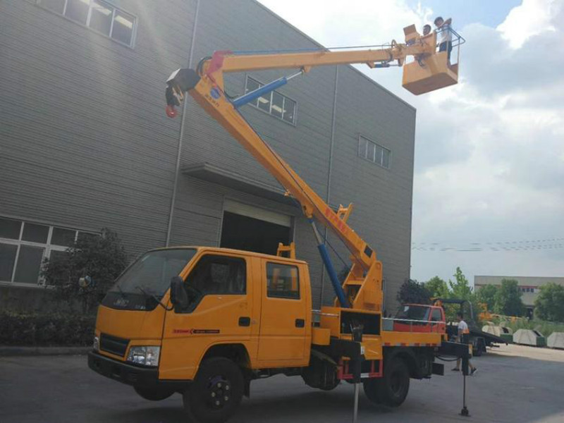 慶鈴五十鈴18米高空作業(yè)車(chē)的高端底盤(pán)