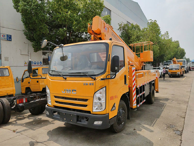 程力高空作業(yè)車廠家教你如何正確的選購(gòu)22米直臂高空作業(yè)車