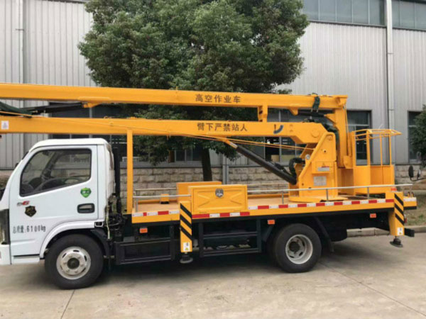 國(guó)六18米折臂高空作業(yè)車價(jià)格——十一促銷價(jià)