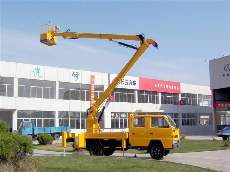 高空作業(yè)車的無(wú)奈與支搭腳手架的現(xiàn)實(shí)