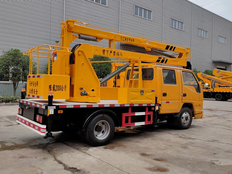 國六藍牌江鈴雙排13米高空作業(yè)車