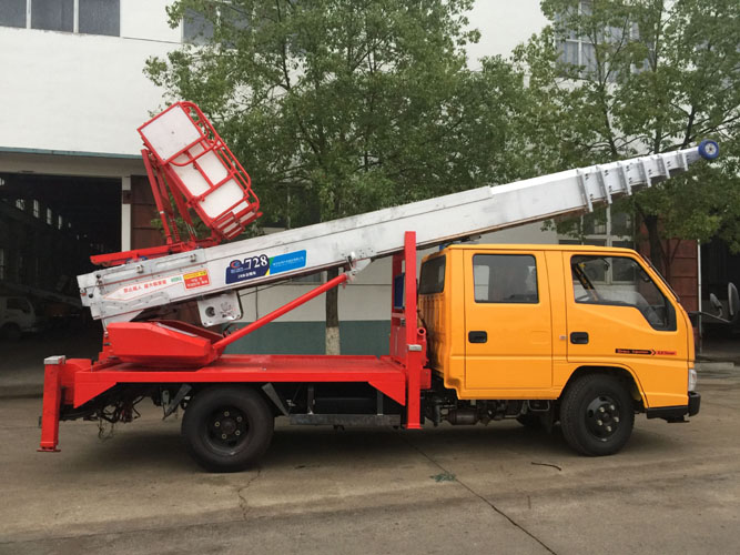江鈴順達(dá)28米高空云梯搬家作業(yè)車
