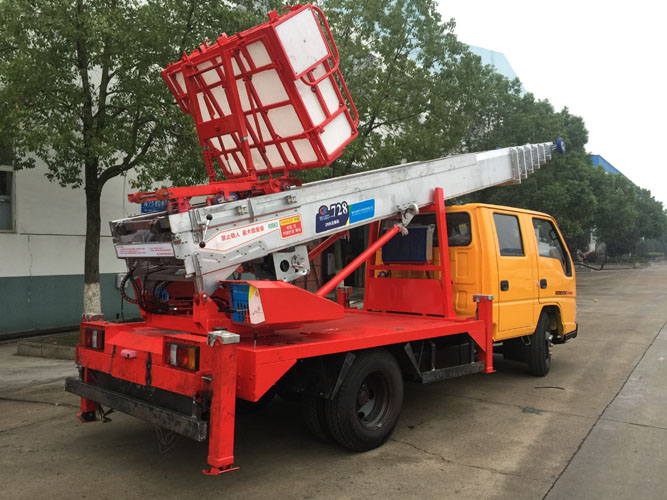 江鈴順達(dá)28米高空云梯搬家作業(yè)車