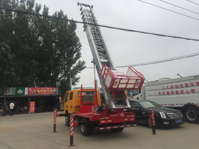 江鈴順達(dá)28米高空云梯搬家作業(yè)車
