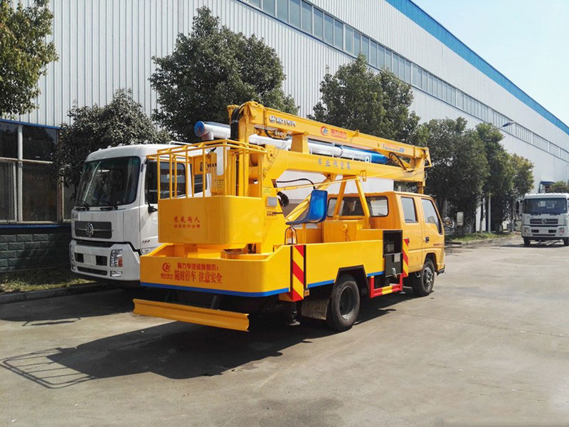 內(nèi)蒙古江鈴曲臂式高空作業(yè)車(chē)整車(chē)待發(fā)