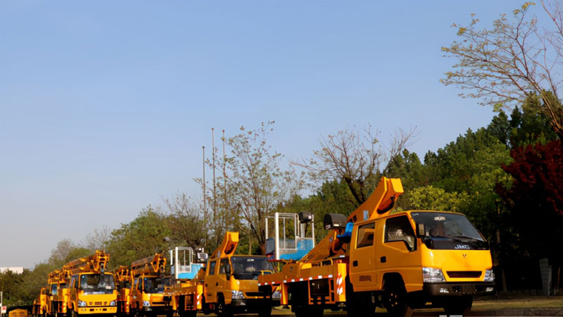 前景可期：國內(nèi)高空作業(yè)車產(chǎn)業(yè)朝著專業(yè)化、多元化、輕量化發(fā)展