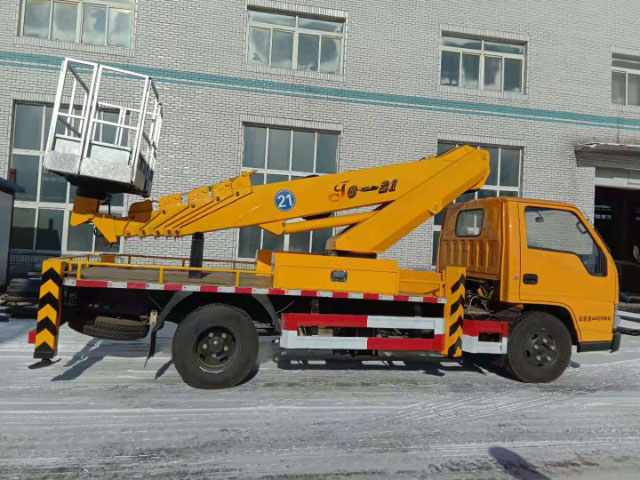 藍(lán)牌21米直臂伸縮式高空作業(yè)車