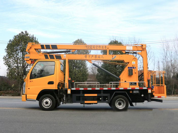 國六凱馬13.5米藍牌高空作業(yè)車