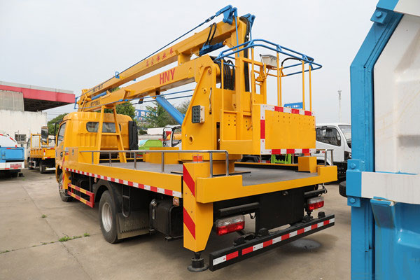 新款東風(fēng)多利卡D7國六18米折疊臂式高空作業(yè)車