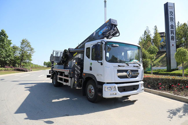 國(guó)六東風(fēng)45米高空作業(yè)車