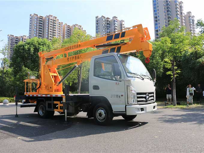 國六凱馬藍(lán)牌13.5米高空作業(yè)車