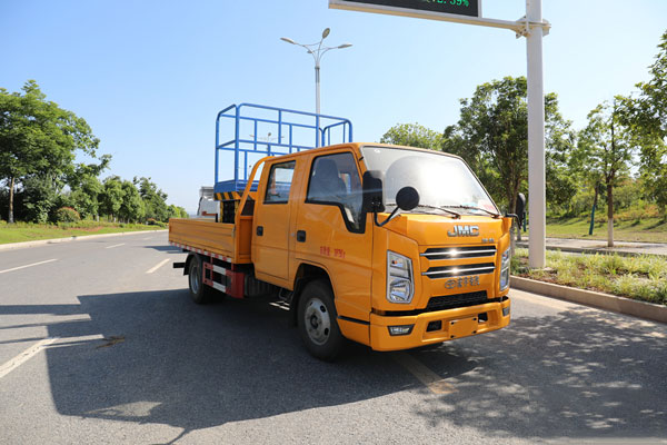 江鈴順達(dá)雙排國(guó)六8米剪刀式高空作業(yè)車有什么不同