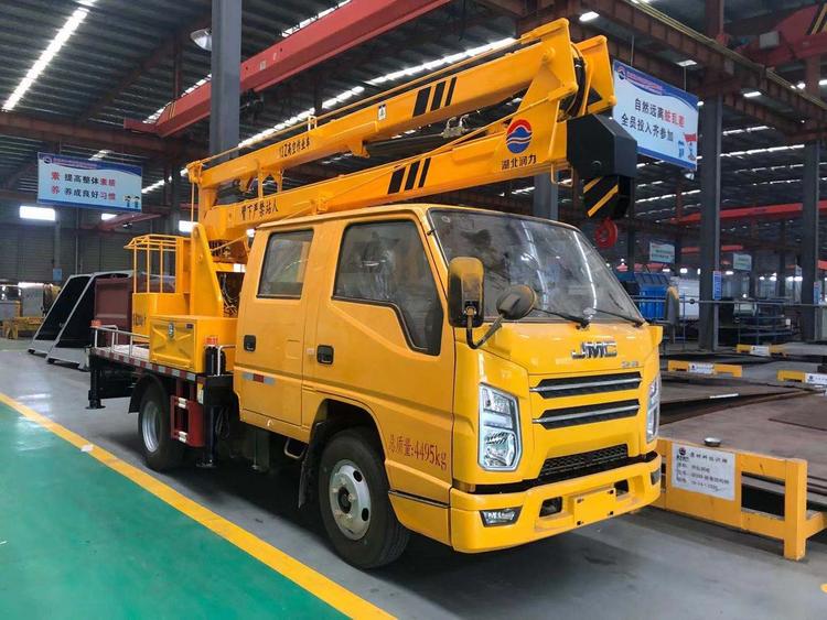 潤(rùn)之星國(guó)六江鈴13米高空作業(yè)車