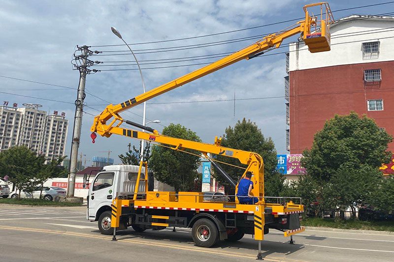 東風多利卡16米-18米高空作業(yè)車