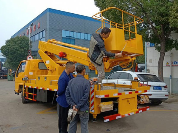 國(guó)六江鈴藍(lán)牌高空作業(yè)車(chē)配置介紹