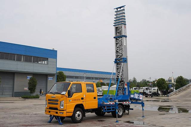 藍(lán)牌江鈴32米云梯車(chē)