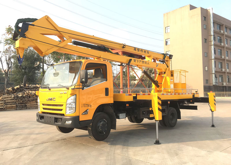 江鈴凱銳18米三節(jié)折疊臂高空作業(yè)車