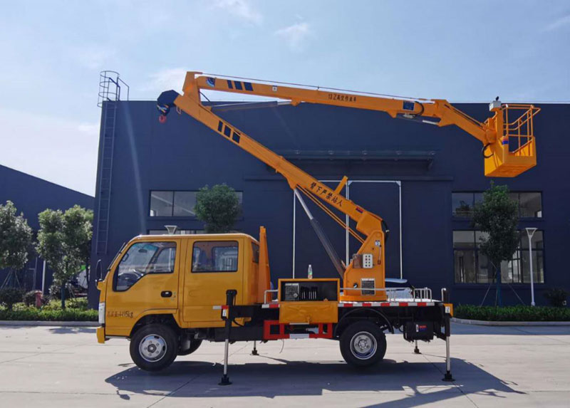 東風多利卡13.5米高空作業(yè)車