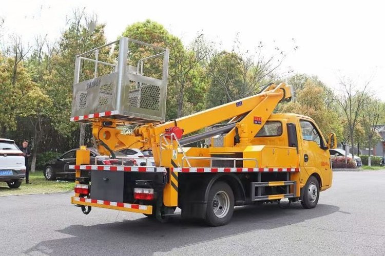 國六東風途逸20米藍牌單排伸縮臂高空作業(yè)車