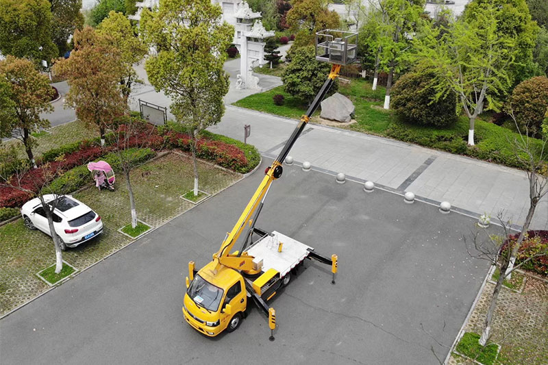 國六東風途逸16米藍牌單排伸縮臂高空作業(yè)車