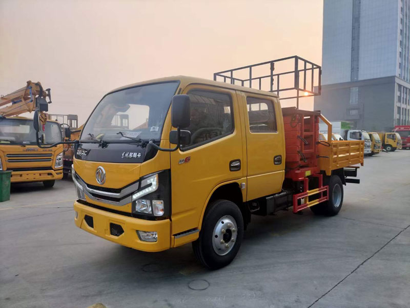 東風(fēng)8米藍牌雙排升降平臺高空作業(yè)車