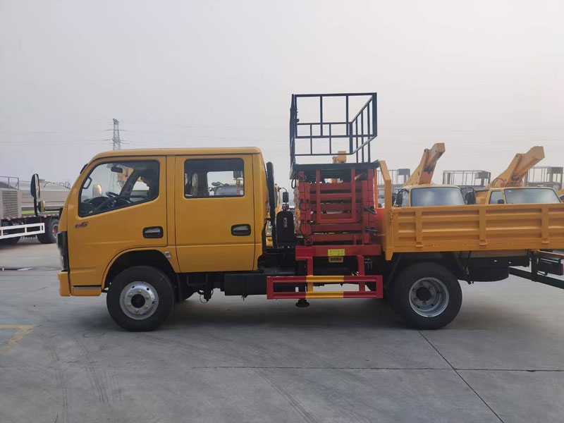 東風(fēng)8米藍牌雙排升降平臺高空作業(yè)車