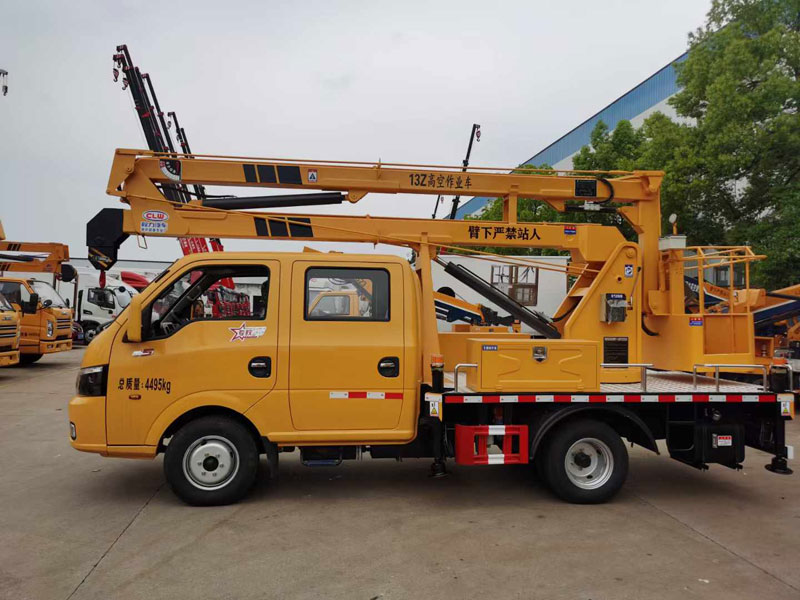 東風途逸13米藍牌折臂高空作業(yè)車
